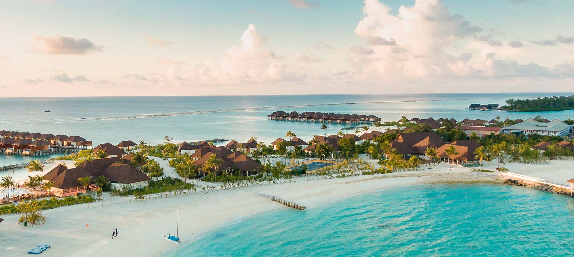 background Welcome to Maldives LUXURY DREAM DESTINATIONS